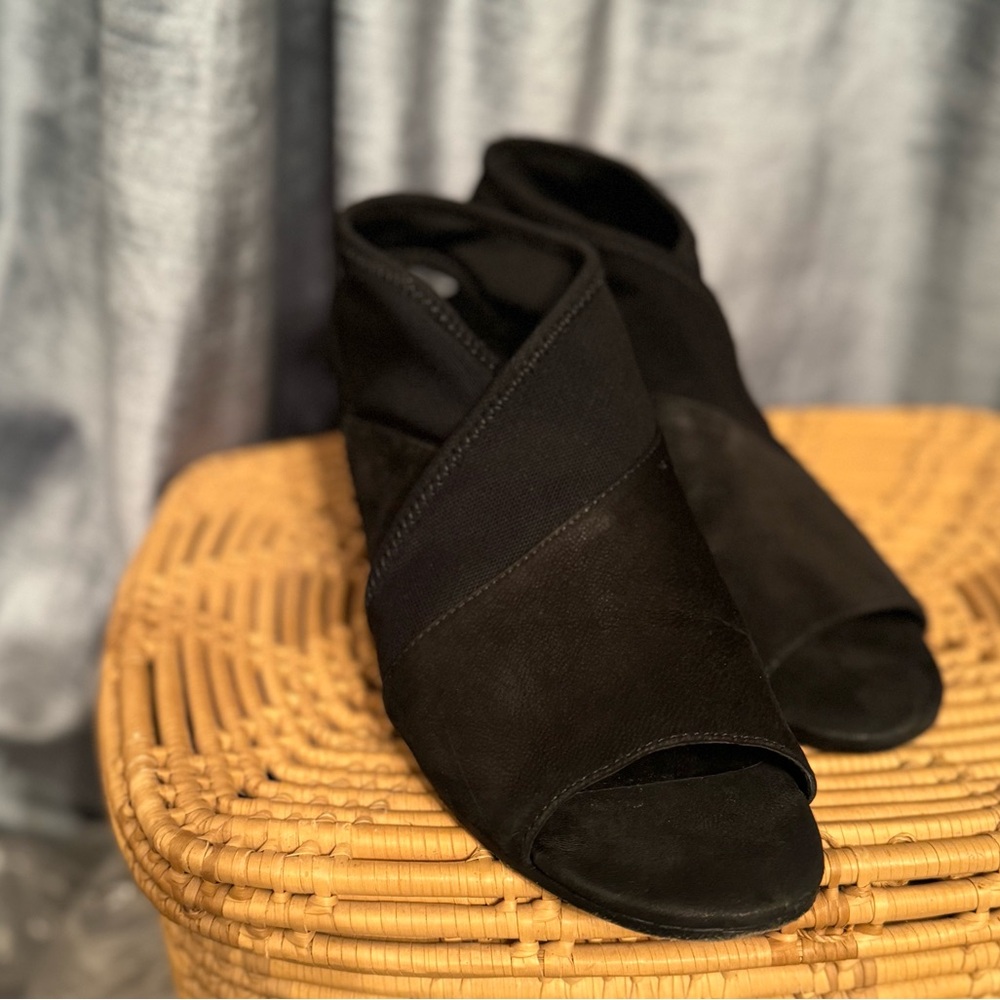 EILEEN FISHER | Size 9.5 | Luca Tumbled Nubuck Sandal - Picture 7 of 11